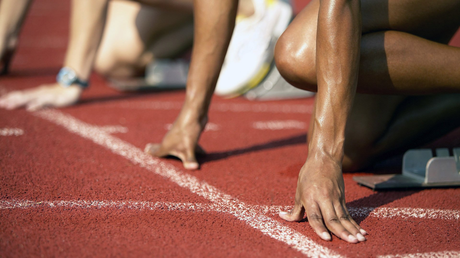 奥预赛中国足球战平 技术调整初见成效，中国足球即评