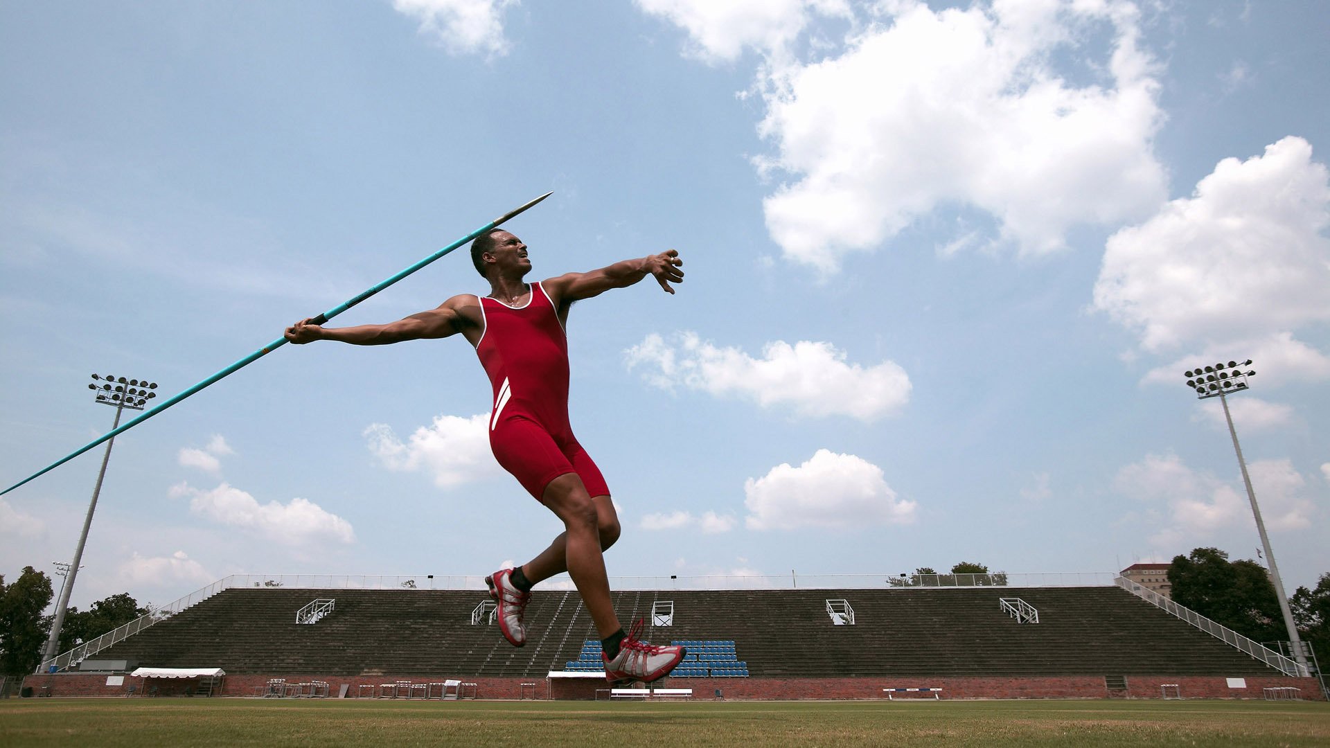 李娜组织公益网球训练营覆盖多地，李娜网球训练视频
